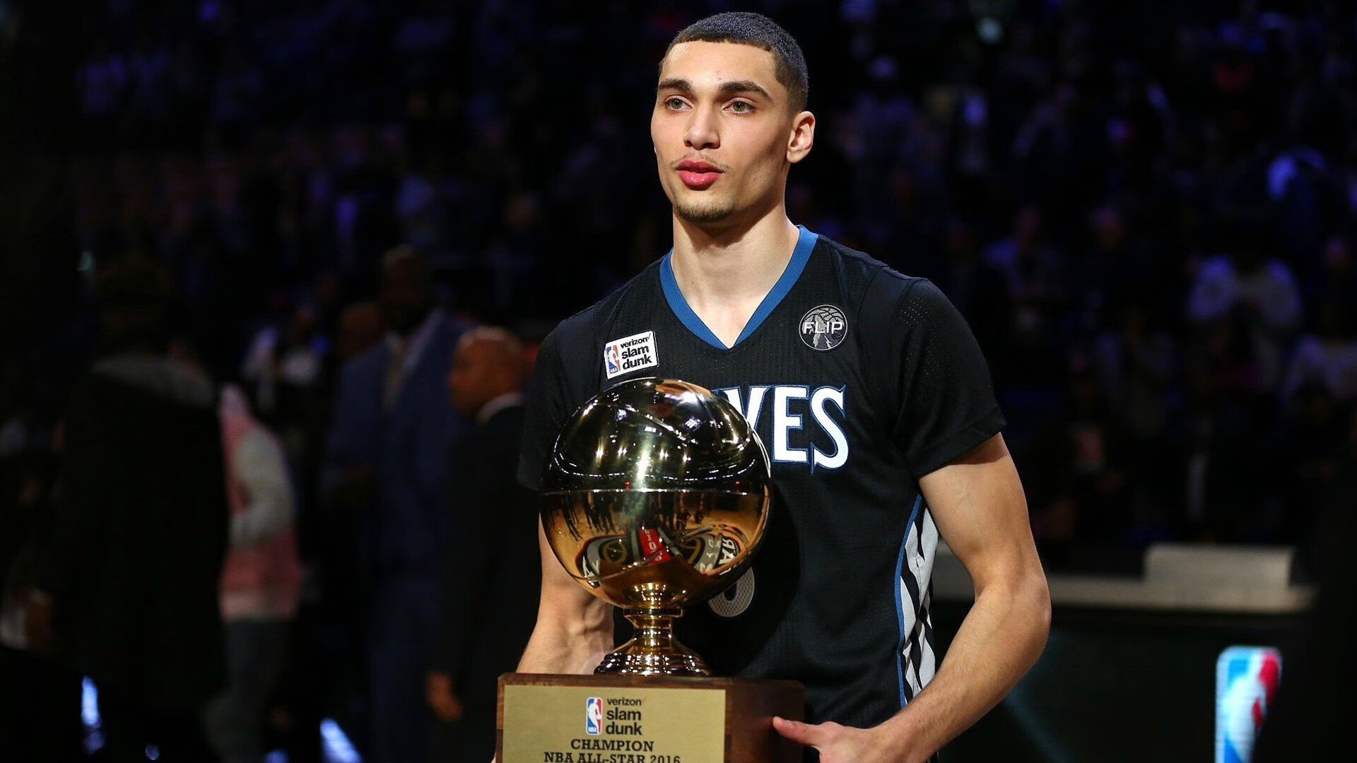 日本队战术灵活，攻防兼备，日本队阵型